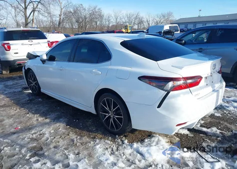 2021 Toyota Camry Se z USA, uszkodzony, nr VIN 4T1T11AK6MU596290